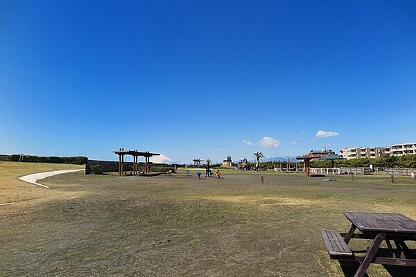 鵠沼海岸1まで400m、K