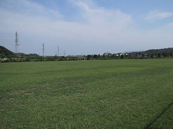大庭スポーツ公園まで1078m
