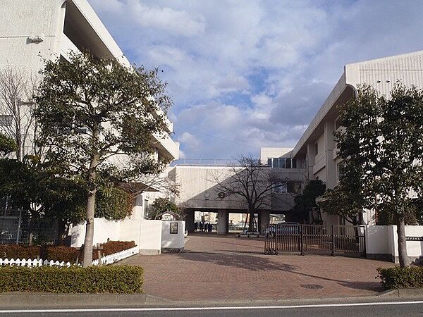 藤沢市立羽鳥中学校まで420m