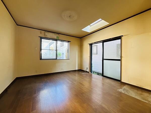 これからリフォーム工事を行います！リフォーム内容は、外壁　屋根塗り替え　クロス張替え　水回り新規交換　フローリング上張り施工　防蟻工事等　詳細はお問合せお待ちしております！