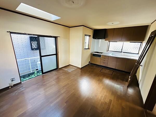 これからリフォーム工事を行います！リフォーム内容は、外壁　屋根塗り替え　クロス張替え　水回り新規交換　フローリング上張り施工　防蟻工事等　詳細はお問合せお待ちしております！