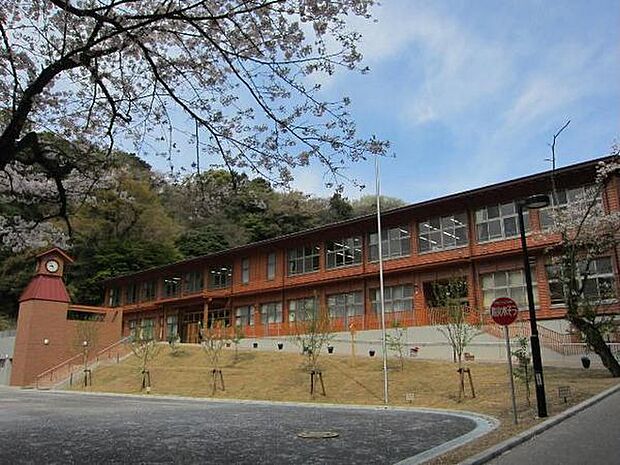 鎌倉市立第二中学校まで2114m