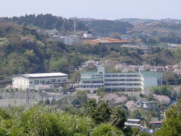 鎌倉市立岩瀬中学校まで1413m