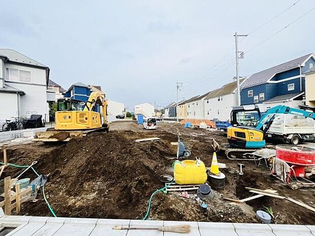 閑静な住宅街のため車通りも少ない地域です。