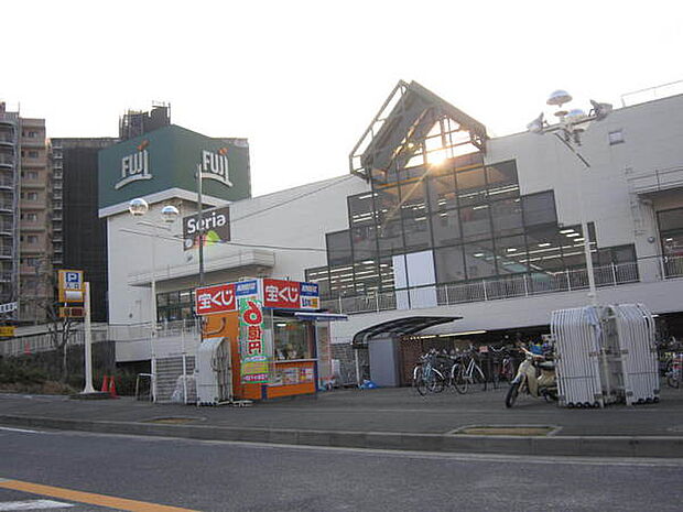 FUJI善行店まで1149m