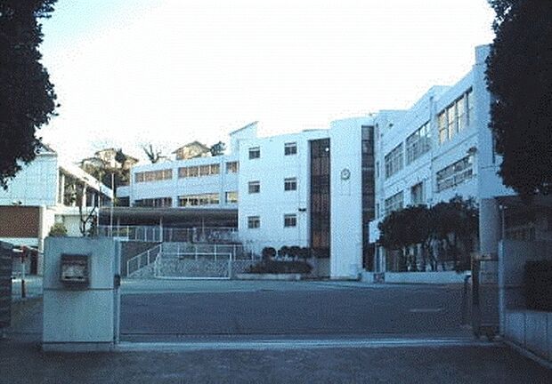 鎌倉市立第一中学校まで2631m