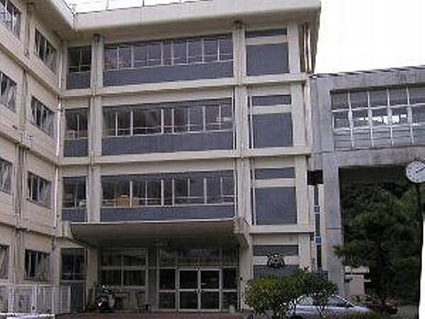 鎌倉市立御成中学校まで1353m