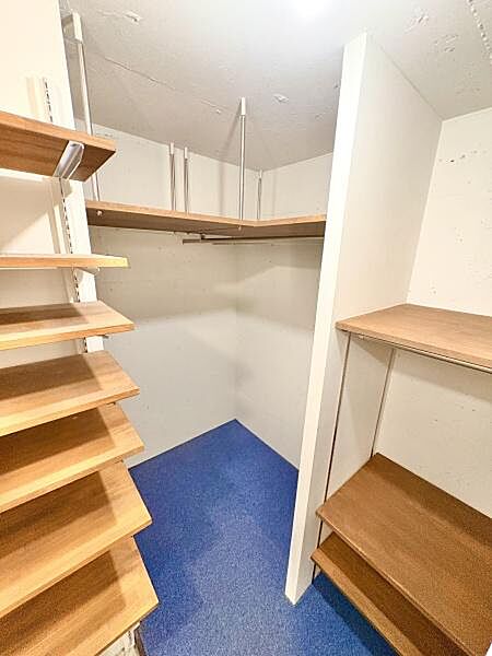 シューズインクローゼットもございます！お部屋に置きたくないものもこちらに収納可能！
