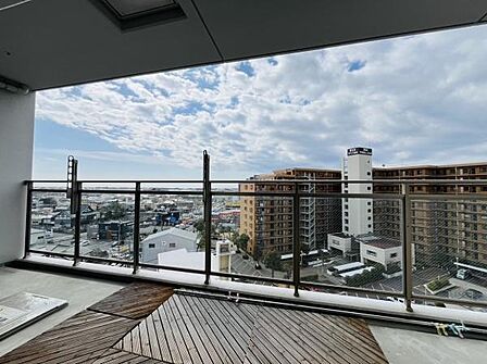 南東側バルコニー!江の島や富士山を望むことが可能です!