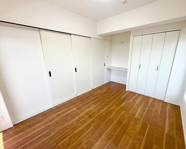リビングのオールドアを閉めると二部屋に分けることが可能です！