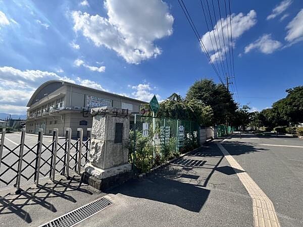 厚木中学校まで482m