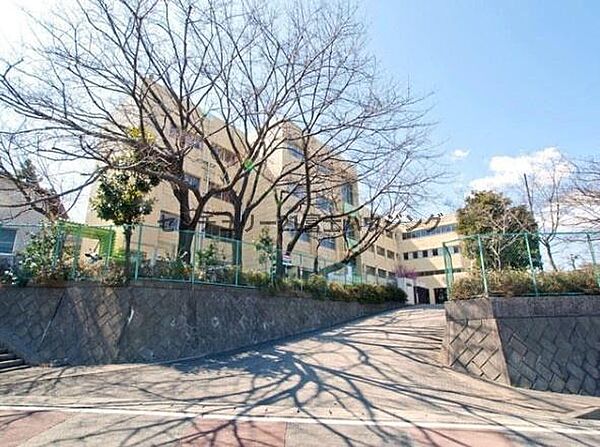杉久保小学校まで685m