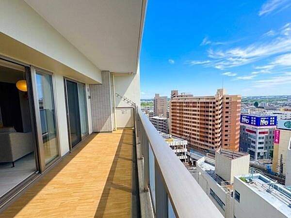 開放感があり青空が望めます！向かいに建物も無く見晴らし良好！