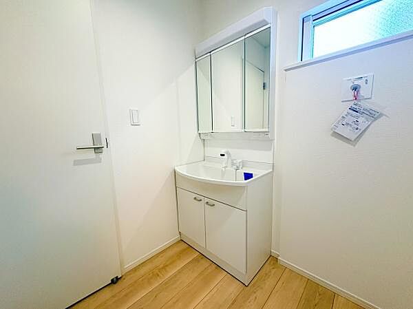 収納も豊富で使いやすい洗面台です！