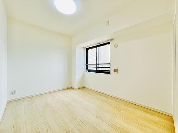 落ち着きのある色合いのお部屋です！