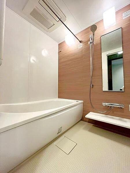 浴室は足が延ばせてリラックスでき、毎日の疲れを癒してくれます♪