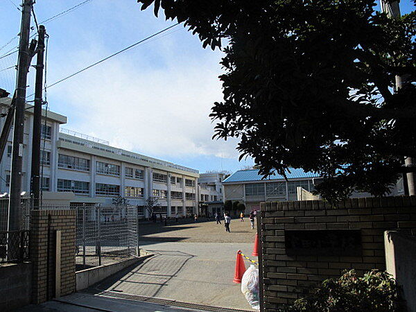 室田小学校まで1300m