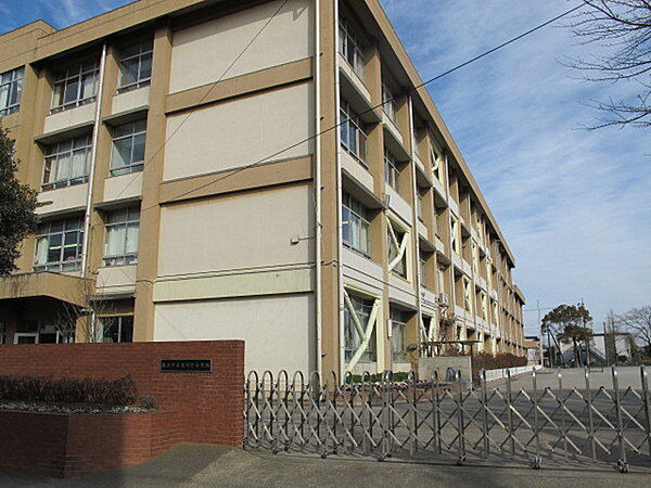 亀井野小学校まで1202m