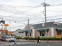 デニーズ六会店まで555m