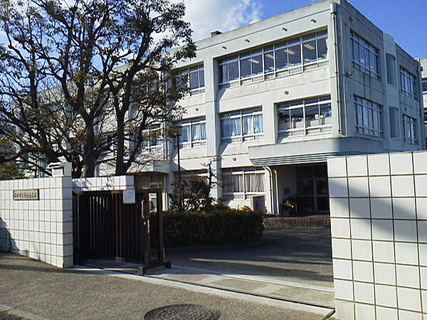 駒寄小学校まで976m