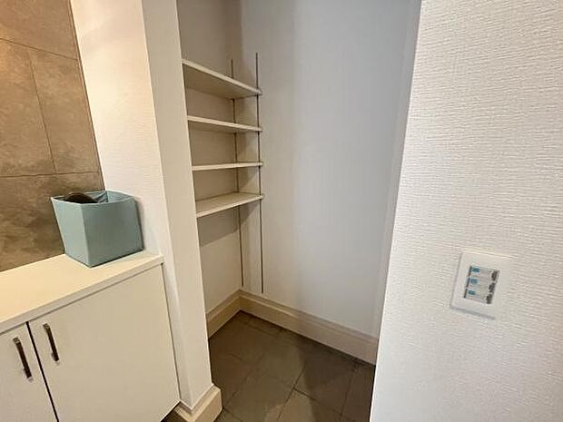 収納も十分にあり、靴もたくさん収納可能です!