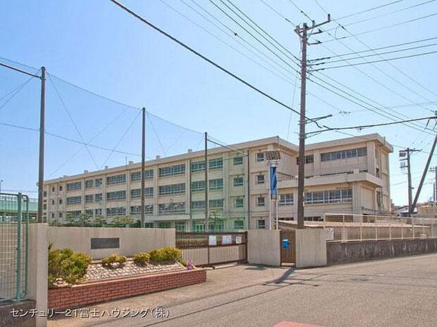 今宿小学校まで898m