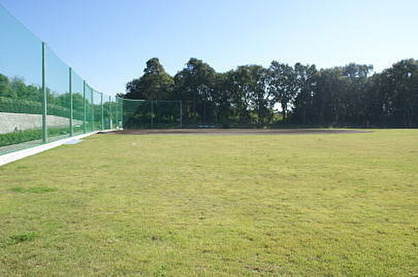 葛原スポーツ広場まで1049m