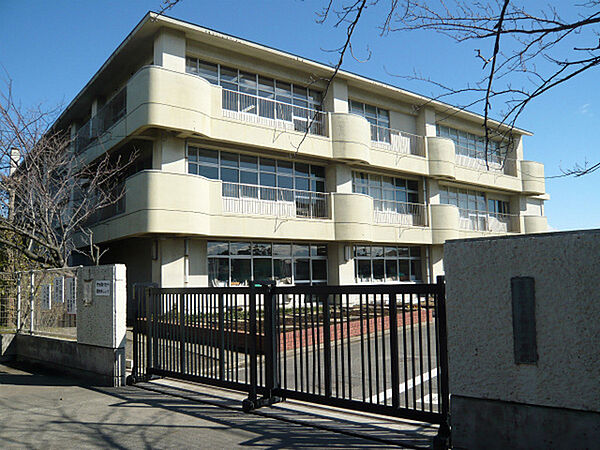 鵠洋小学校まで1320m