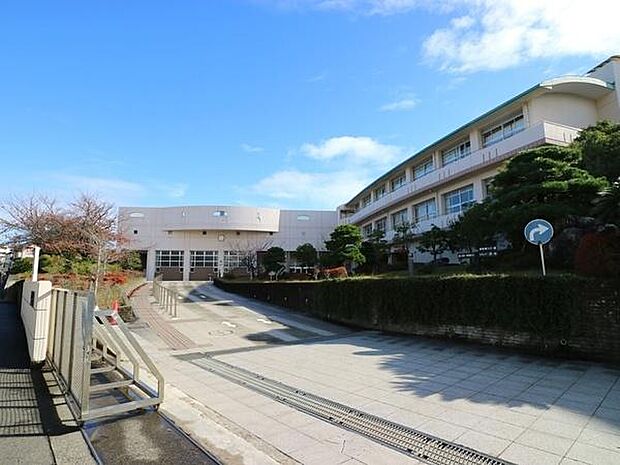 藤ヶ岡中学校まで1364m