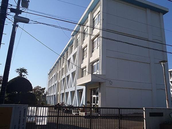湘南台小学校まで816m