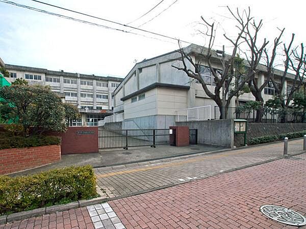 湘南台中学校まで1321m