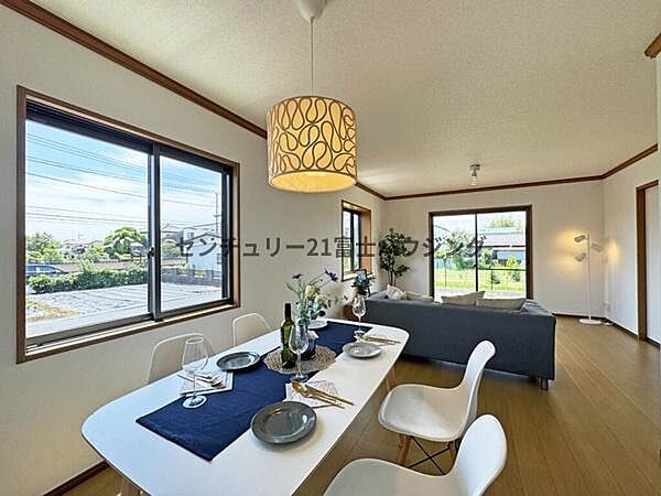 掲載中の家具等は販売価格に含まれません。
