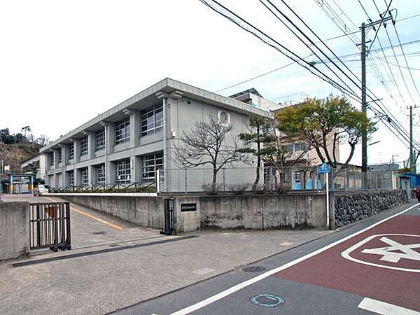 片瀬小学校まで1312m