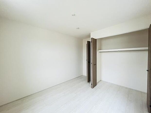 明るいフローリングで清潔感あふれるお部屋です!