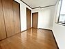 洋室：落ち着きのある色合いのお部屋です！