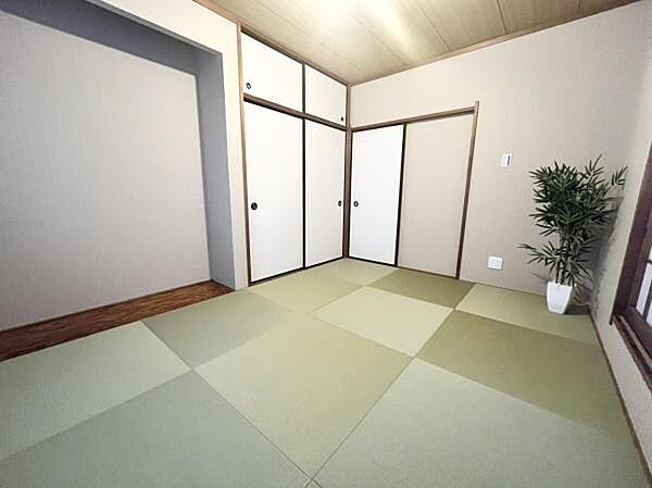 子育てやお昼寝などにちょうど良い和室です。