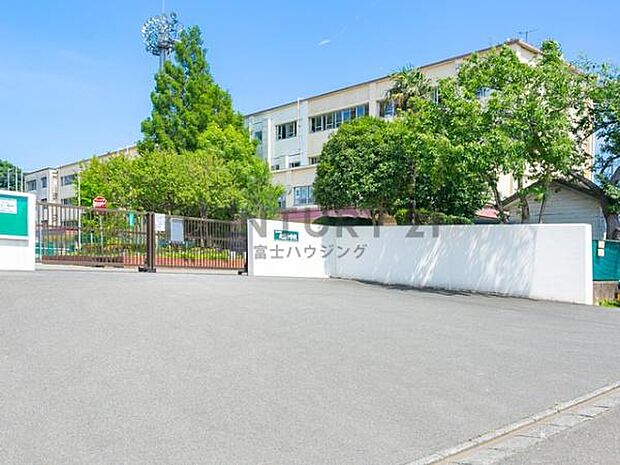 北陽中学校まで2157m