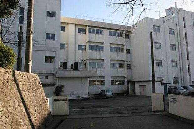 大越小学校まで1645m