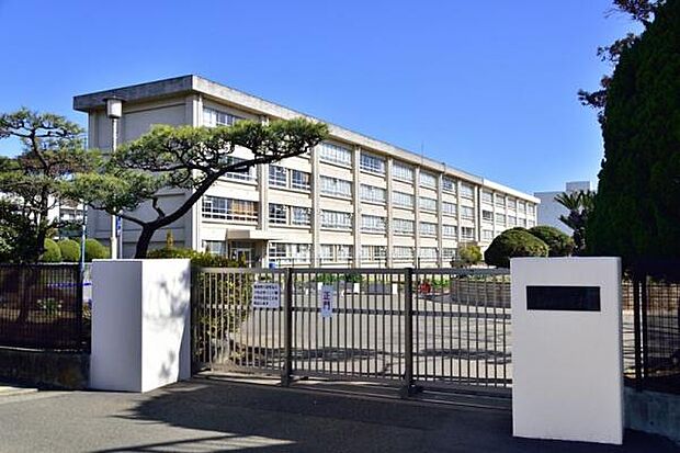 梅田小学校まで1030m