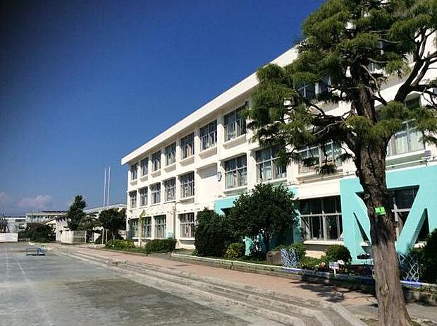 長後小学校まで887m
