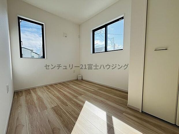 約4.1帖の洋室です