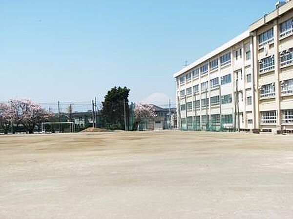 鶴嶺中学校まで1392m