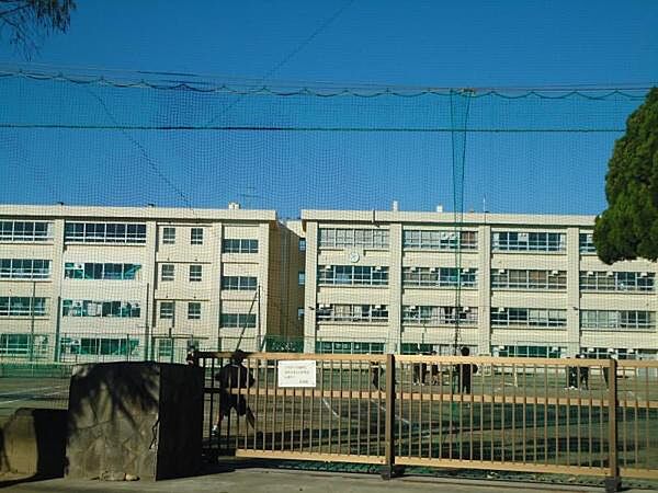 鶴嶺中学校まで895m