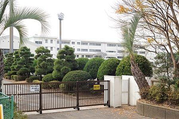 中島中学校まで1090m