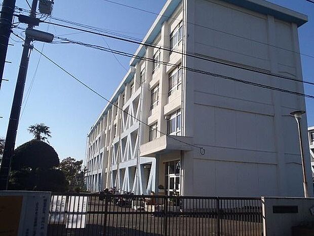 湘南台小学校まで593m