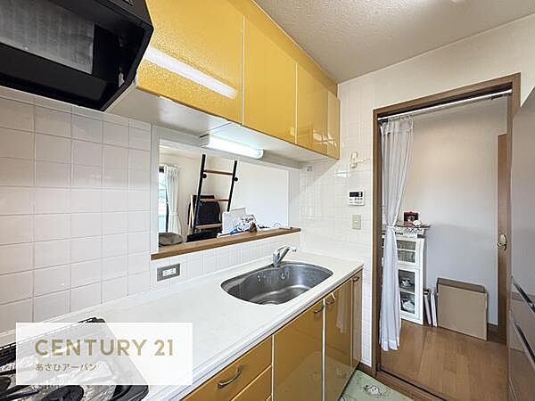 2階キッチン、真上にはグルニエがあります