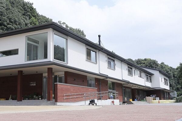 千成幼稚園まで1073m