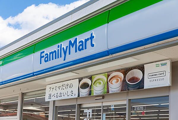 ファミリーマート千葉中央駅店まで186m