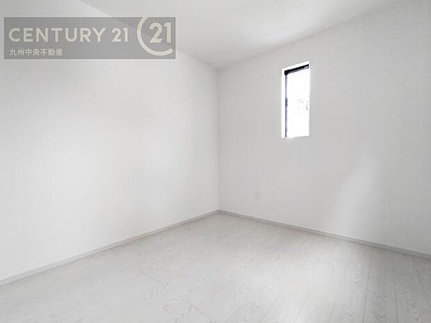 【洋室】家族一人ひとりの大切なプライベート空間。趣味に合わせて使って頂けるようシンプルに仕上げてあります。