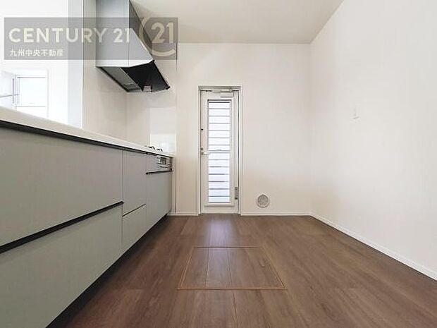 【キッチン】家族との会話を楽しみながら、お子様を見守りながら、お料理をすることができます。